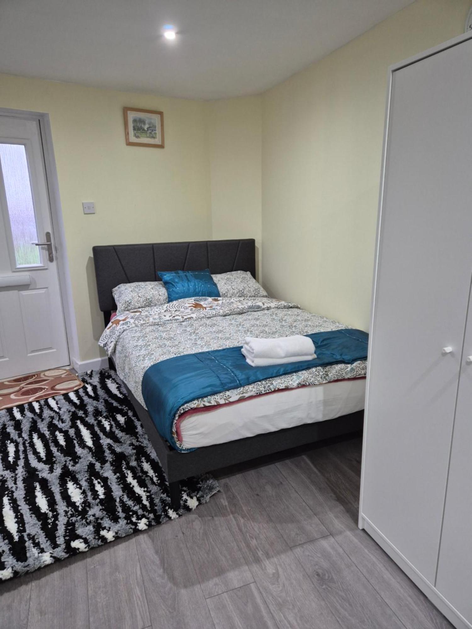 Spacious One Bedroom Self Contain With Toilet And Bath Milton Keynes Dış mekan fotoğraf